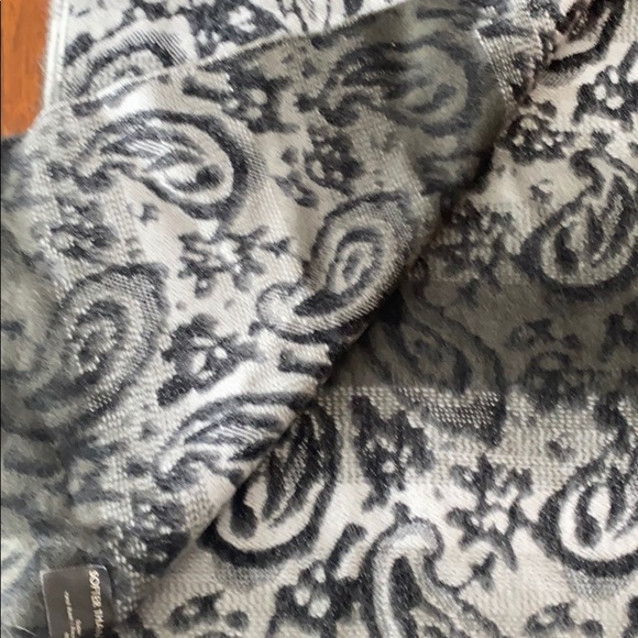 Super soft winter scarf! - Picture 2 of 5